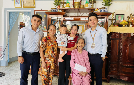 Hoa Viên Bình An tổ chức thăm hỏi, tặng quà cụ bà cao tuổi nhất thế giới.