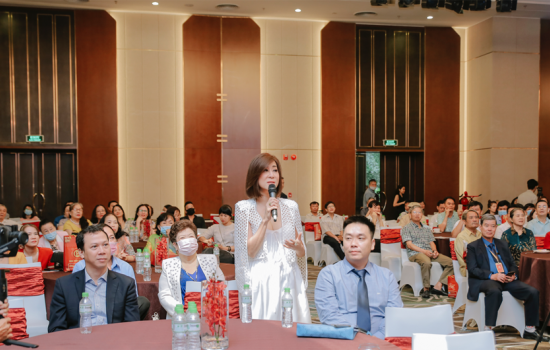 Thanhnien.vn – MC Nguyễn Cao Kỳ Duyên góp mặt tại sự kiện tri ân khách hàng