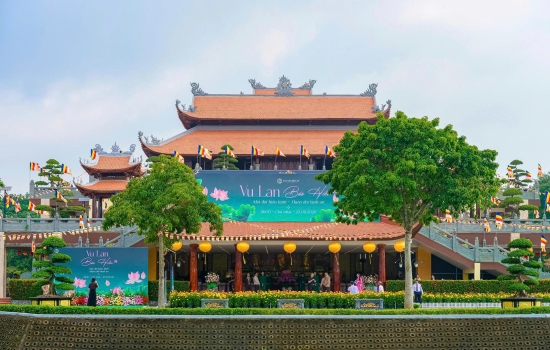 VNEXPRESS - HOA VIÊN BÌNH AN TỔ CHỨC VU LAN VỚI THÔNG ĐIỆP VỀ ĐẠO HIẾU