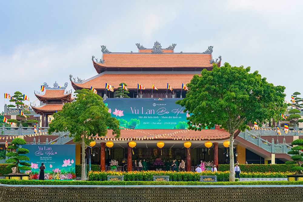 Toàn cảnh trong chương trình Vu Lan 2026 tại Hoa Viên Bình An